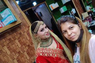 Mansi Makeovers Makeup Artist, Saharanpur