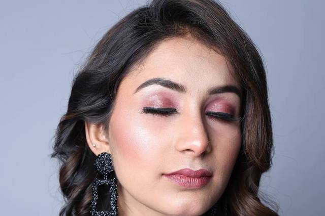Nisha Sharma Makeup artist