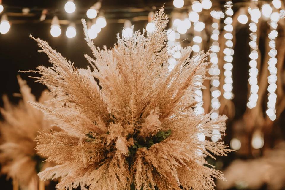 Rustic head table decor