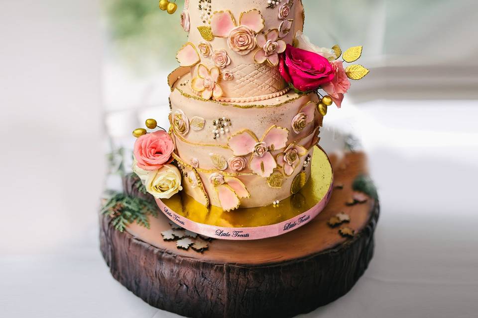 Cake with sugar flowers