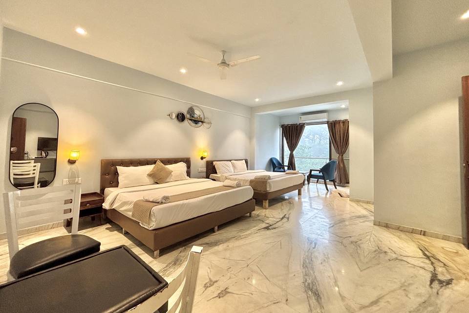 Family room with 2 beds