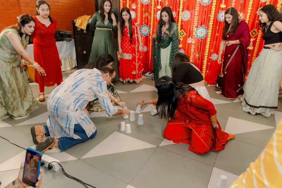 Kanika & Aakash Mehendi
