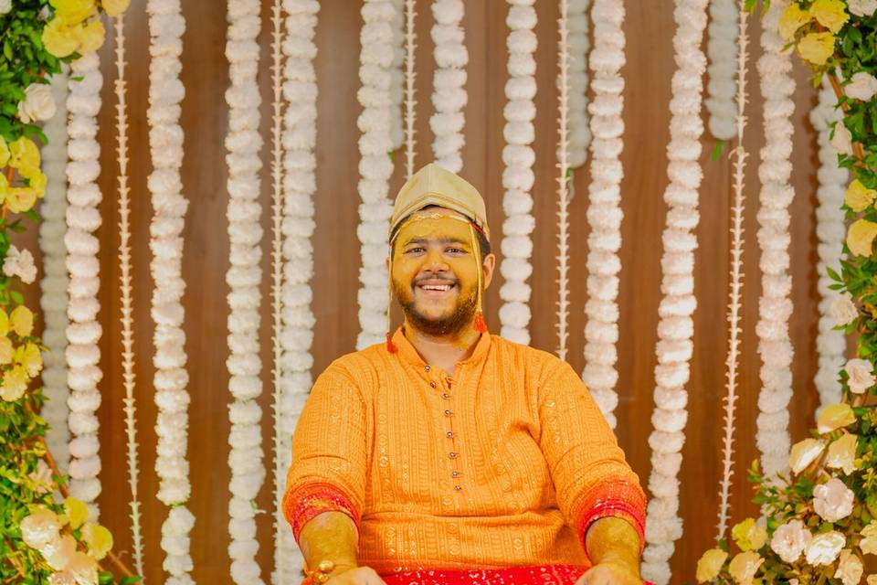 Kanika & Aakash Haldi