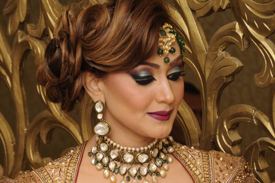 Pro Meenakshi Dutt Makeovers  Makeup Academy in Delhi  Saree blouse  designs latest Modern photoshoot Makeup academy