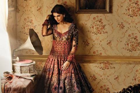 Gowns- Buy Party wear gown for women online – Shakuntlam