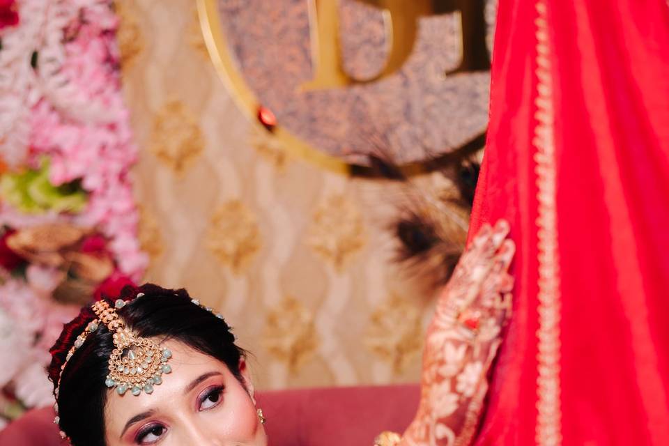 Bride posing with lahanga