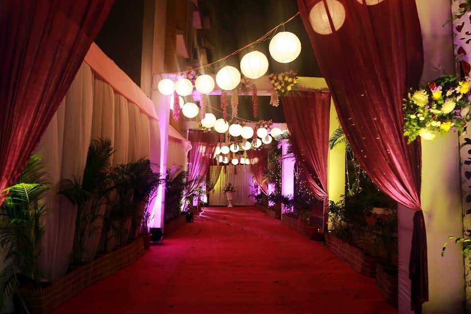 Entrance decor and lighting