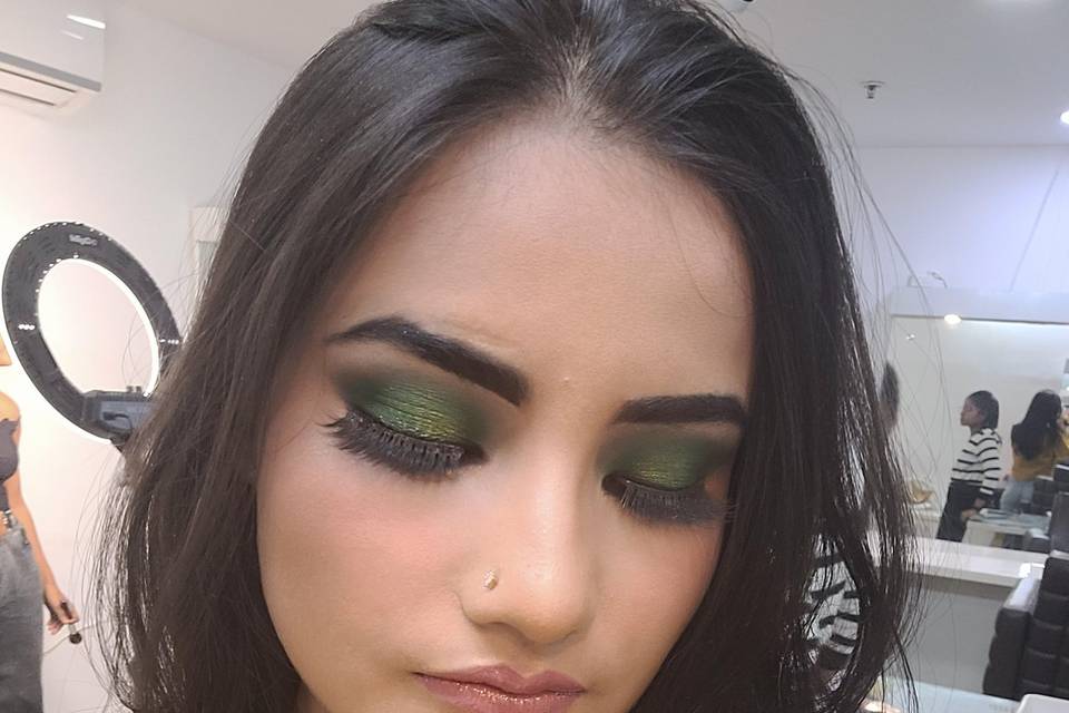 Party makeup with green smoky