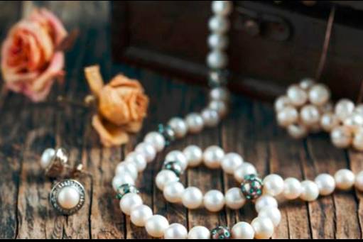 Pearl jewellery