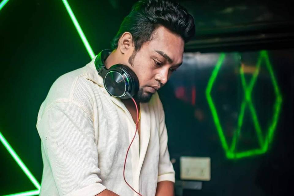 DJ
