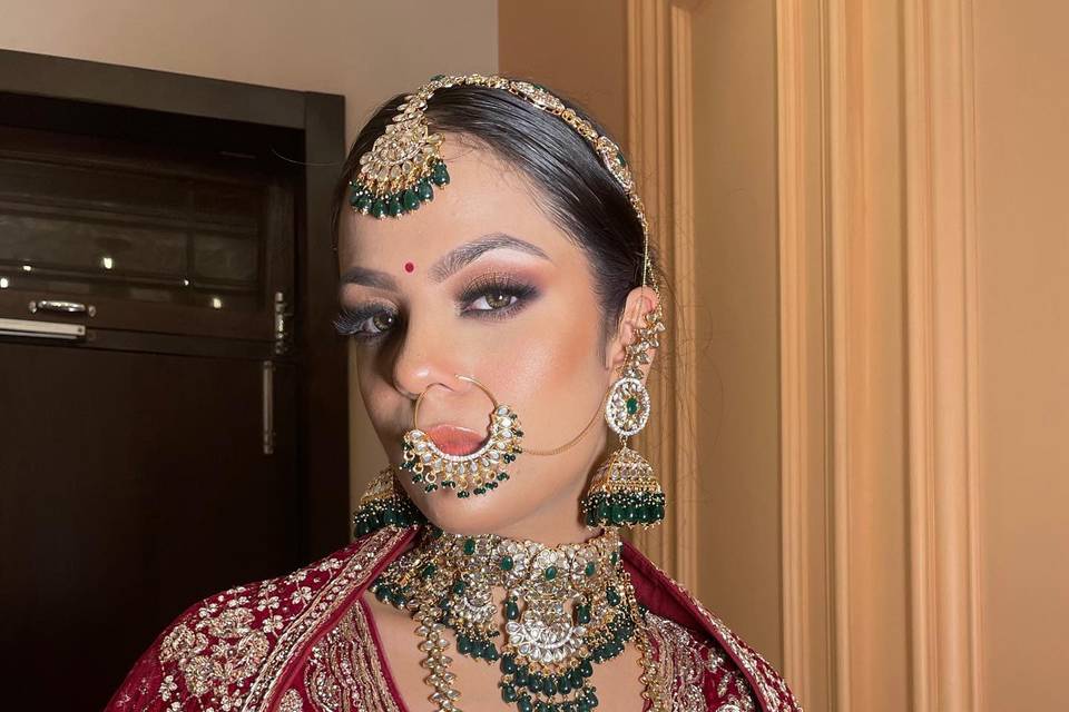 Aastha.will.makeup.for.it_1669928718_2983900820959560258_44240358675