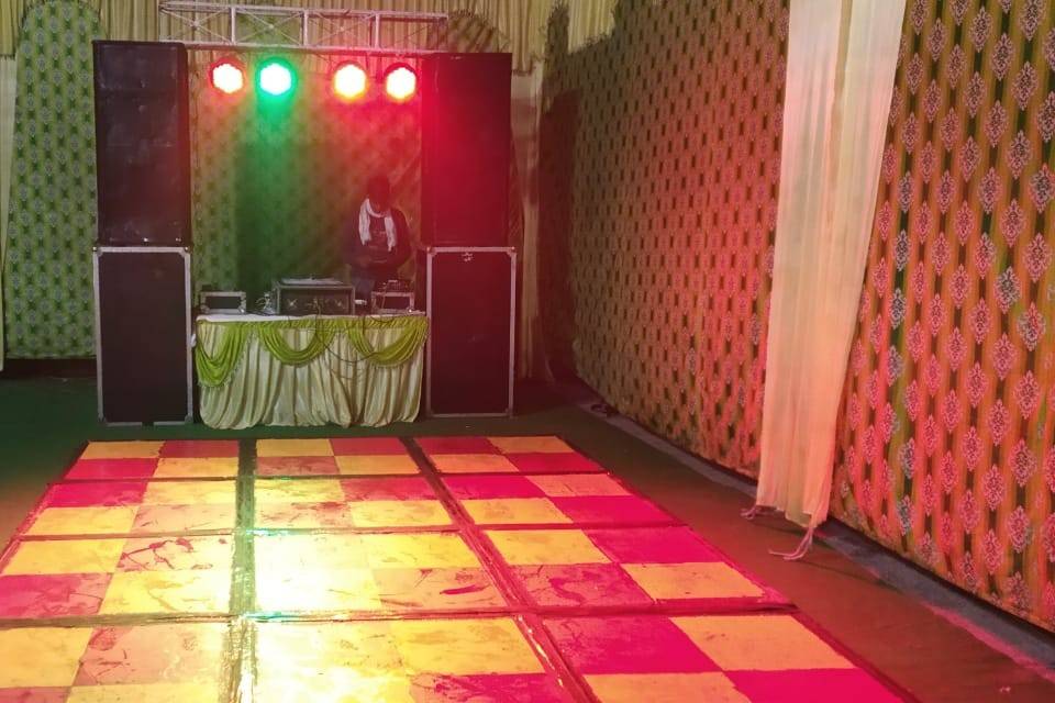 Dancee floor