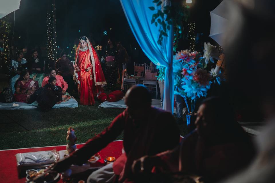 Bride walking towards Mandap