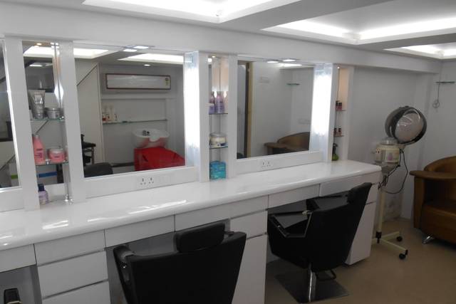 Tress and Beyond Salon and Spa