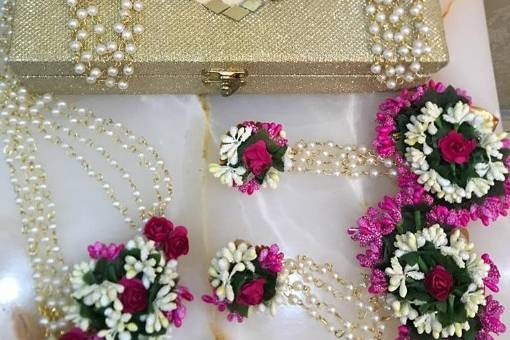 Floral jewellery