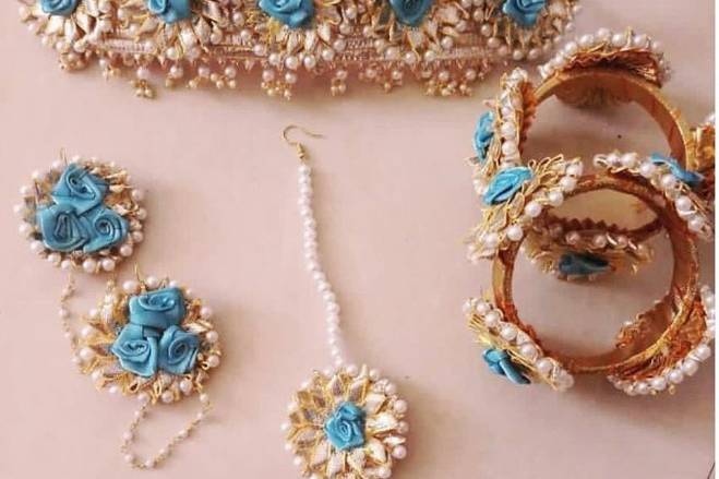 Floral jewellery