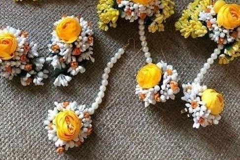 Floral jewellery