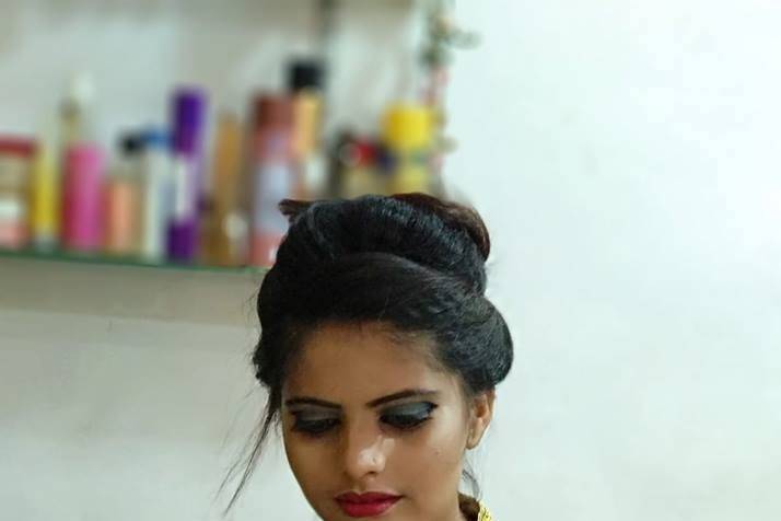 Devanshi Singh Professional Makeup N Hair Styles