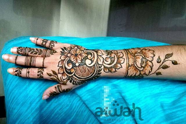 Beautiful mehndi design 😍 | Mehndi designs bridal hands, Very simple mehndi  designs, Latest simple mehndi designs