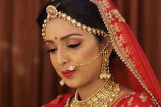 Professional Makeup Artist Smita Mane 1