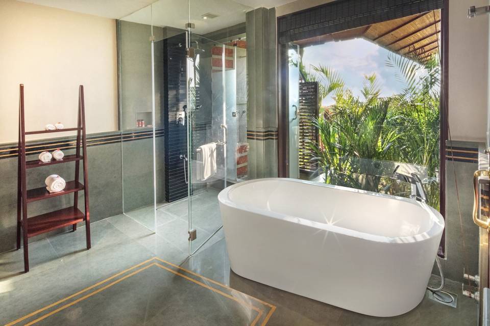 Room with bath tub
