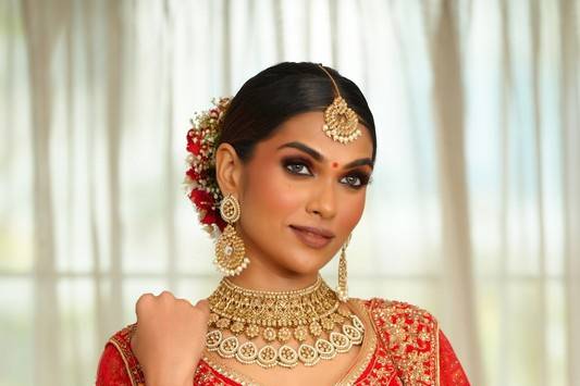 Bridal Elegance in Red Wedding