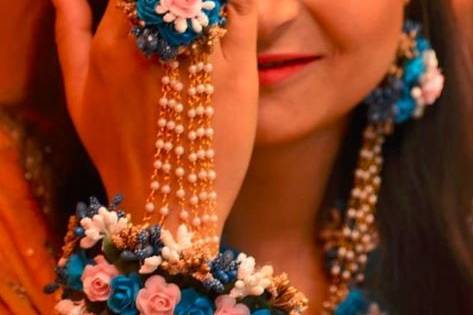 Floral jewellery