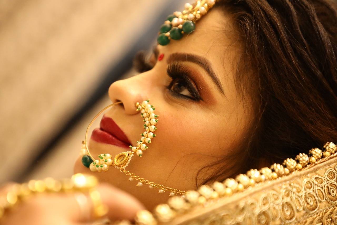 Top 8 Amazing Indian Accessories To Wear During Diwali - Tradeindia