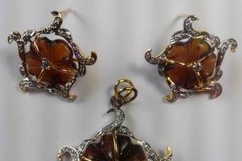 Pendant set