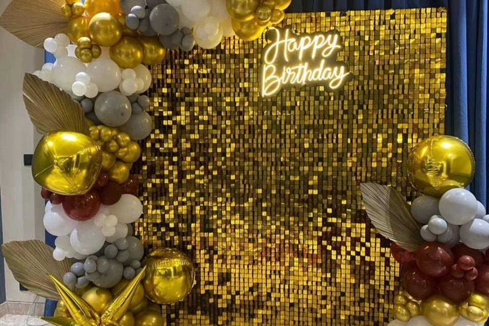 Golden Theme Birthday Party De