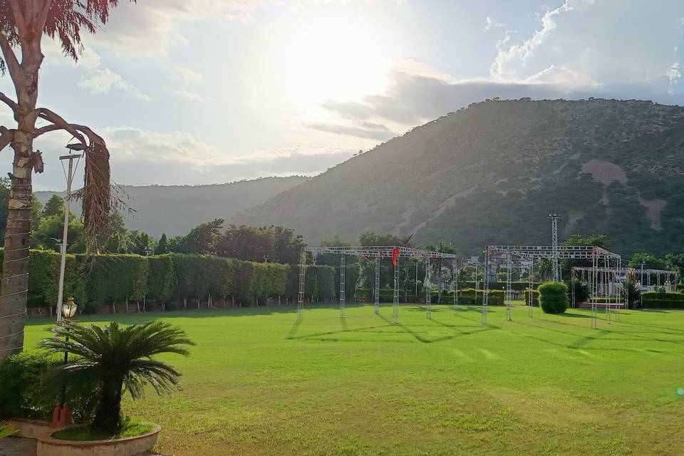 Large Ground+ Mountain View