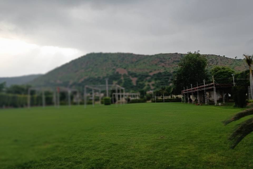 Large Ground+ Mountain View