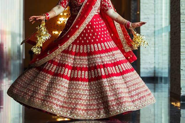 Buy Red Raw Silk V Neck Embroidered Bridal Lehenga Set For Women by JAYANTI  REDDY Online at Aza Fashions.