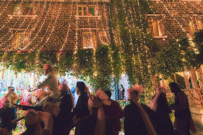 Baraat & Bride at the window