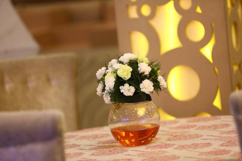 Table & Flowers
