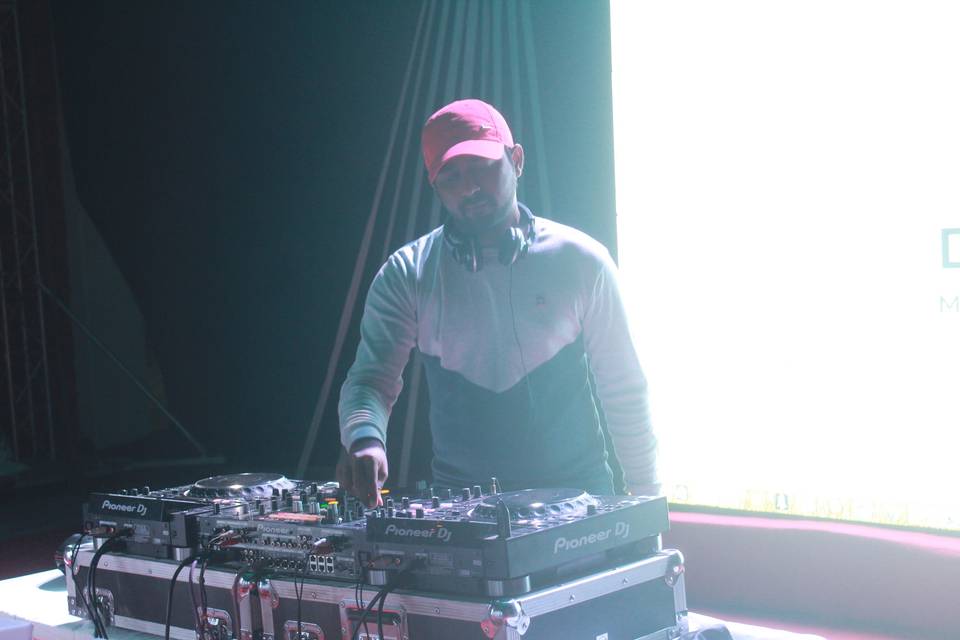 DJ SNKY