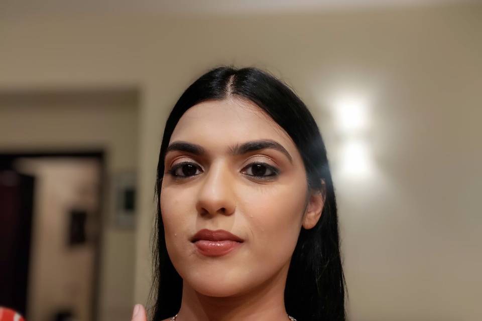 Nude makeup