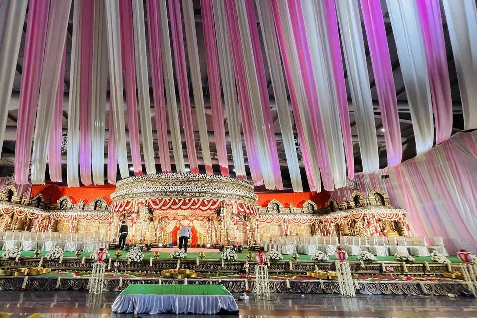 Huge mandapam