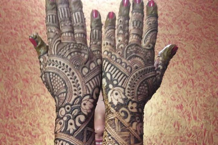 Hirtika Mehndi Art