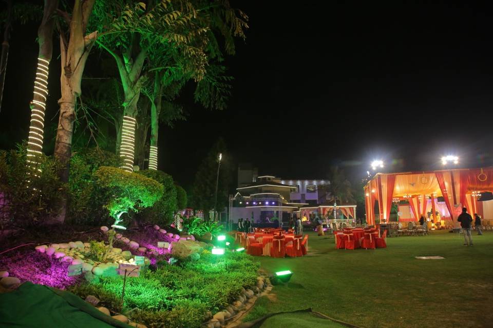 Moon & Mars Resort