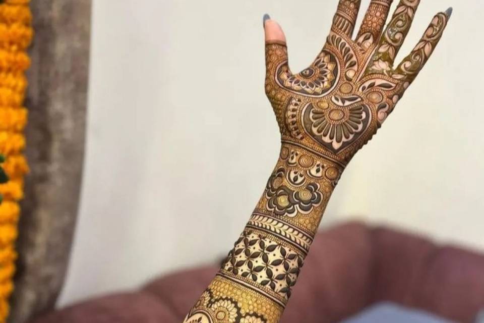 A k mehandi Artist 7338129012