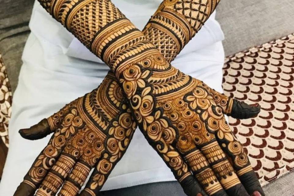 A k mehandi Artist 7338129012