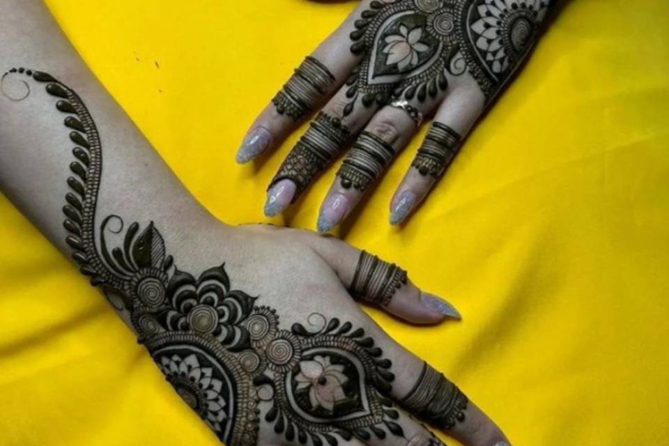 AK mehandi Artist