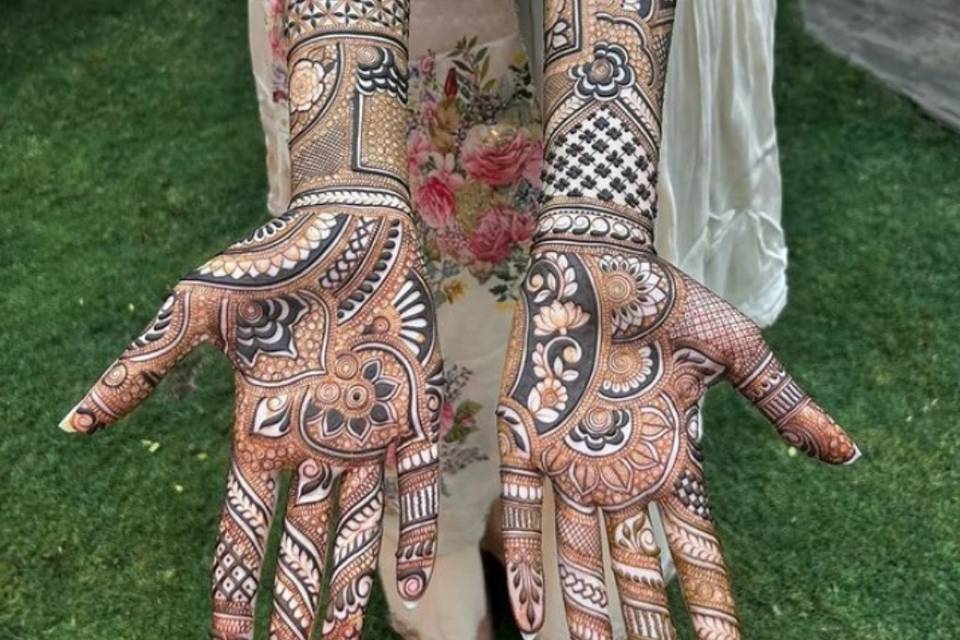 A k mehandi Artist