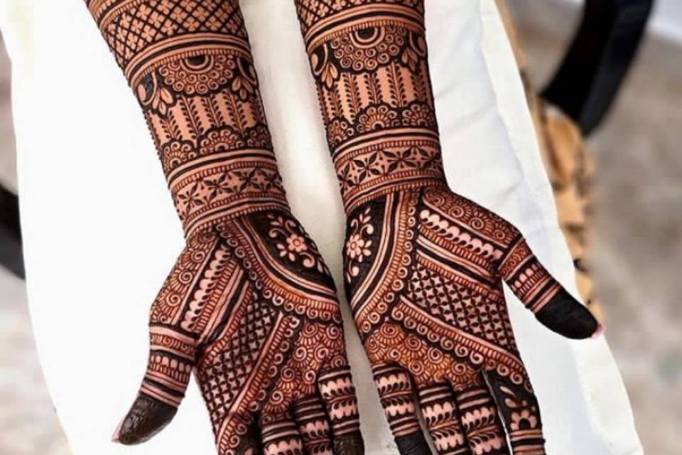 A k mehandi Artist