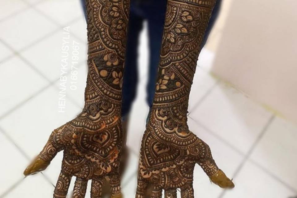 A k mehandi Artist