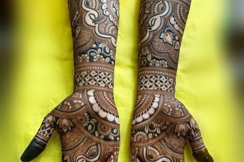 A k mehandi Artist