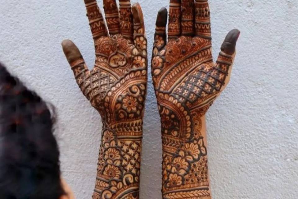 A k mehandi Artist