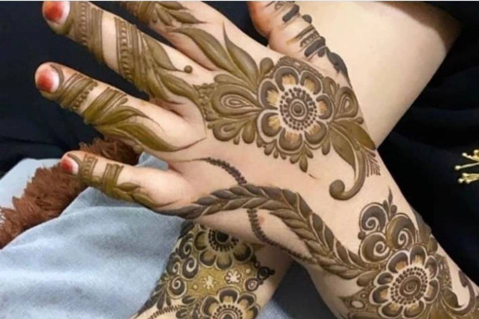 A k Mehendi artist