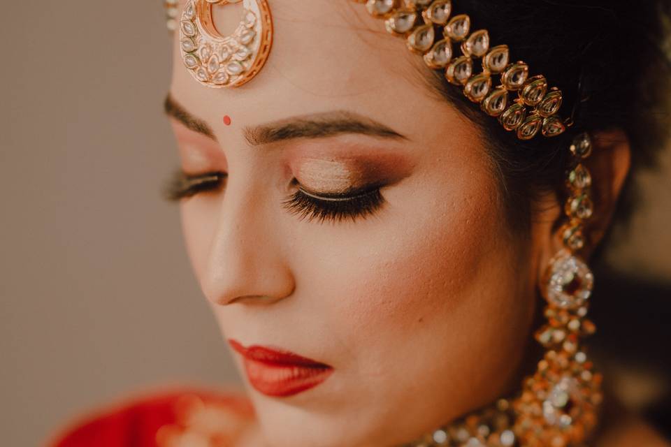 BRIDE GETTING READY